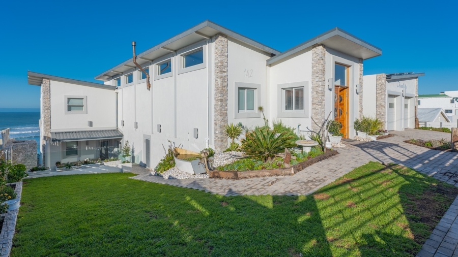 6 Bedroom Property for Sale in Struisbaai Western Cape